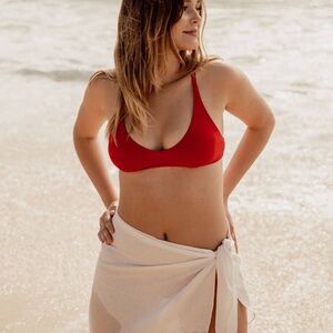 Andie The Valencia Bikini Top - Flat - Cherry Red Size LCHERRY RED / L